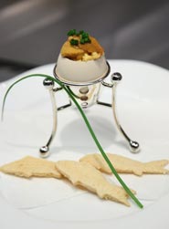 ◎耶馬渓産初卵とトリュフ 昆布森産雲丹の驚き絶品ハーモニー メルバートーストをお供に